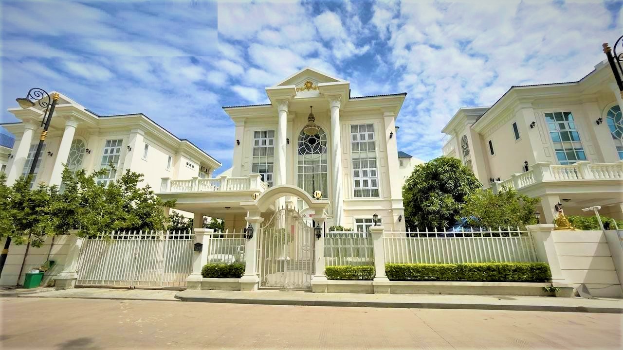 Queen Villa For Sale Urgent at Borey Mekong ROYAL